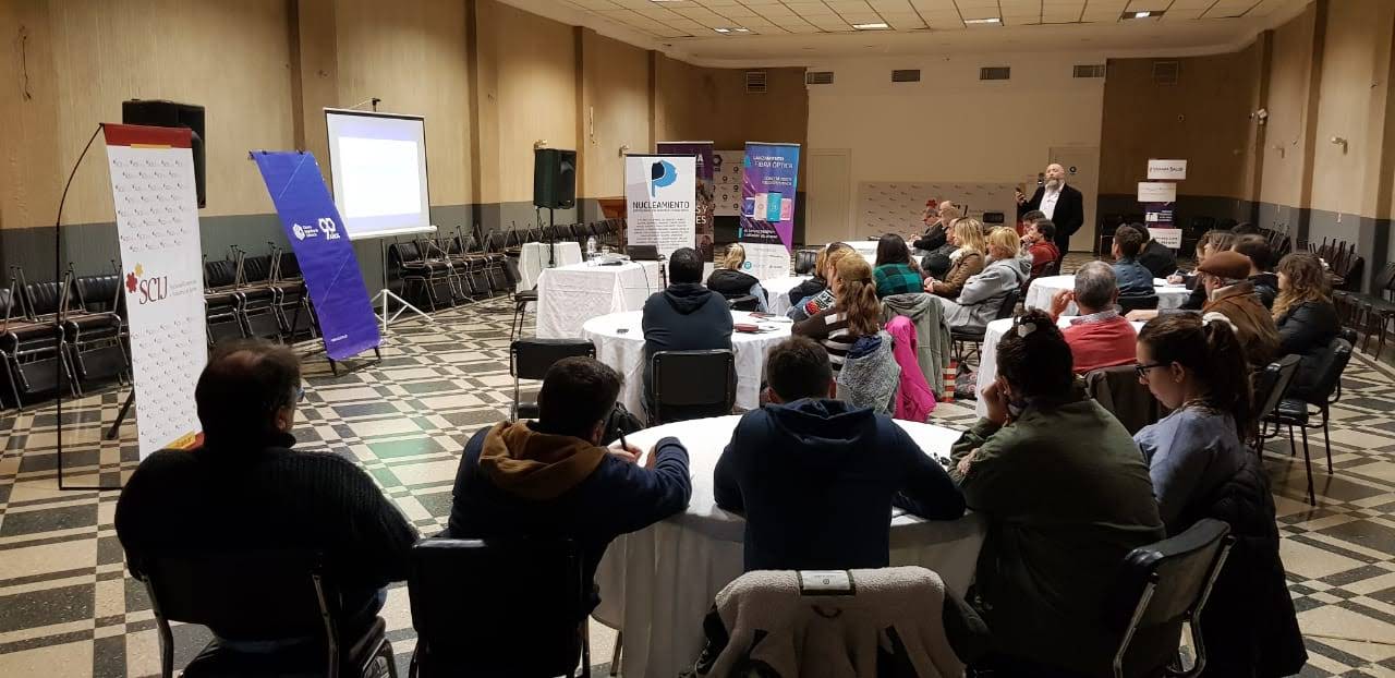 Taller tecnológico con participantes